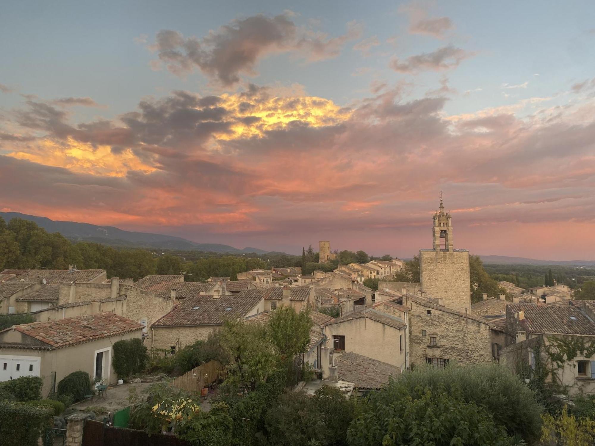 La Maison D'En Bas Des Seigneurs Cucuron Esterno foto