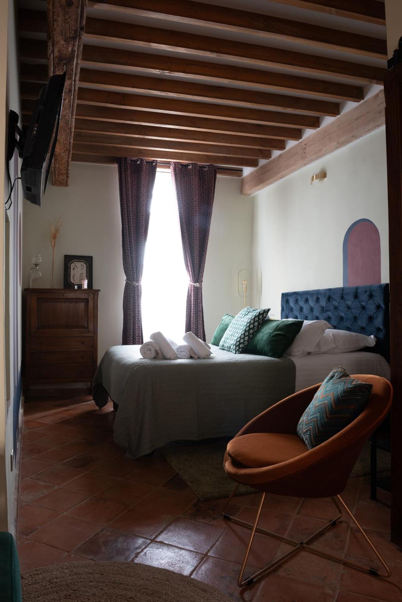 La Maison D'En Bas Des Seigneurs Cucuron Camera foto