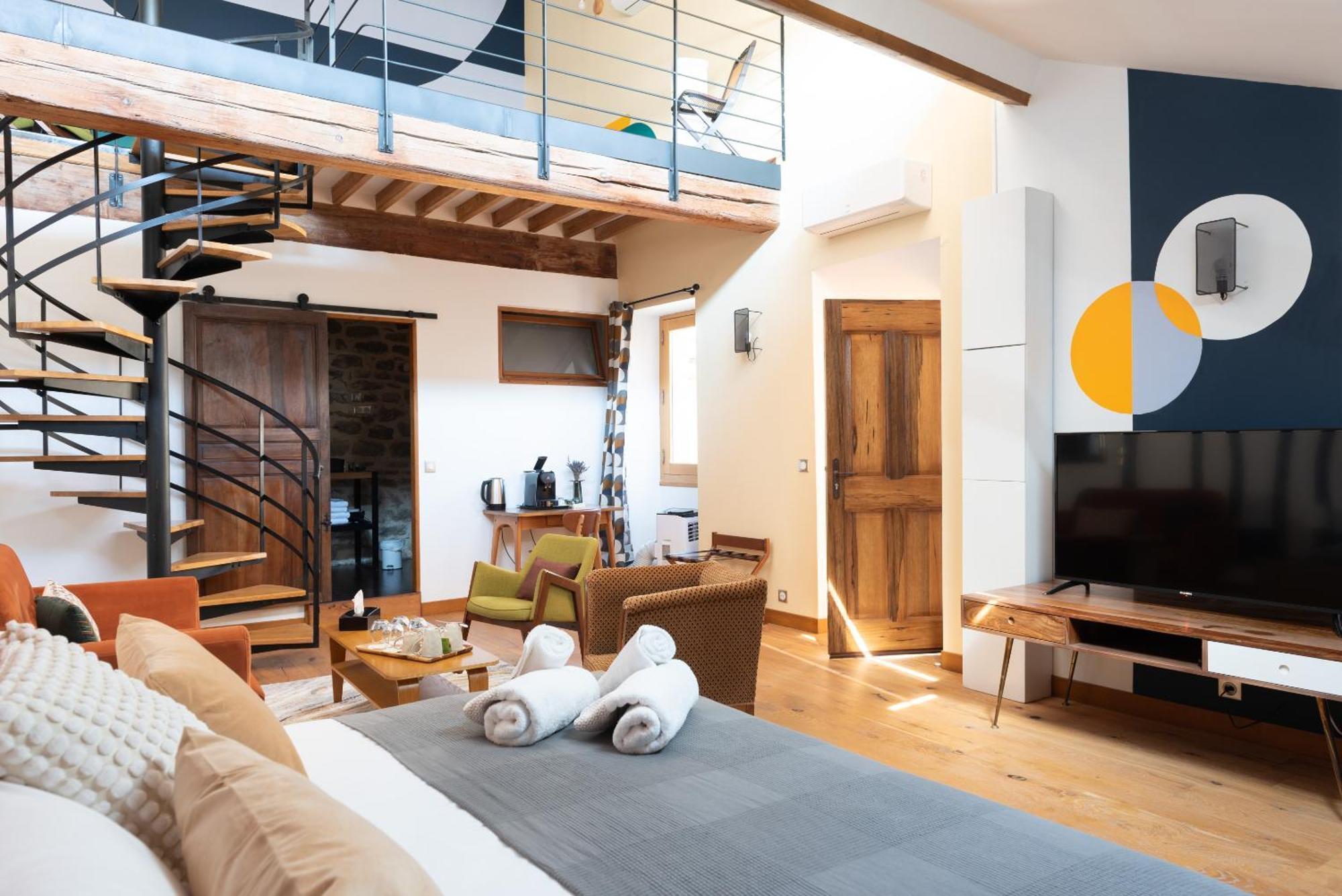 La Maison D'En Bas Des Seigneurs Cucuron Esterno foto