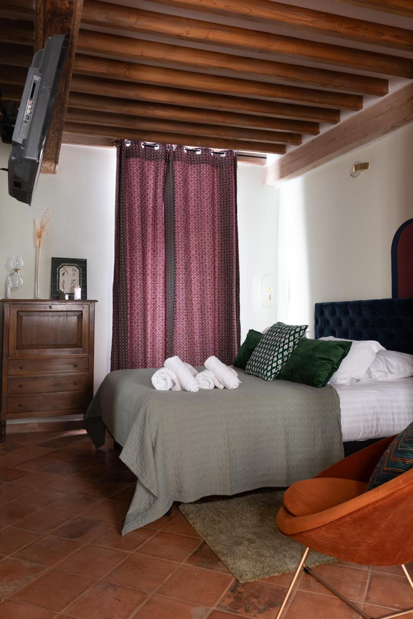 La Maison D'En Bas Des Seigneurs Cucuron Camera foto