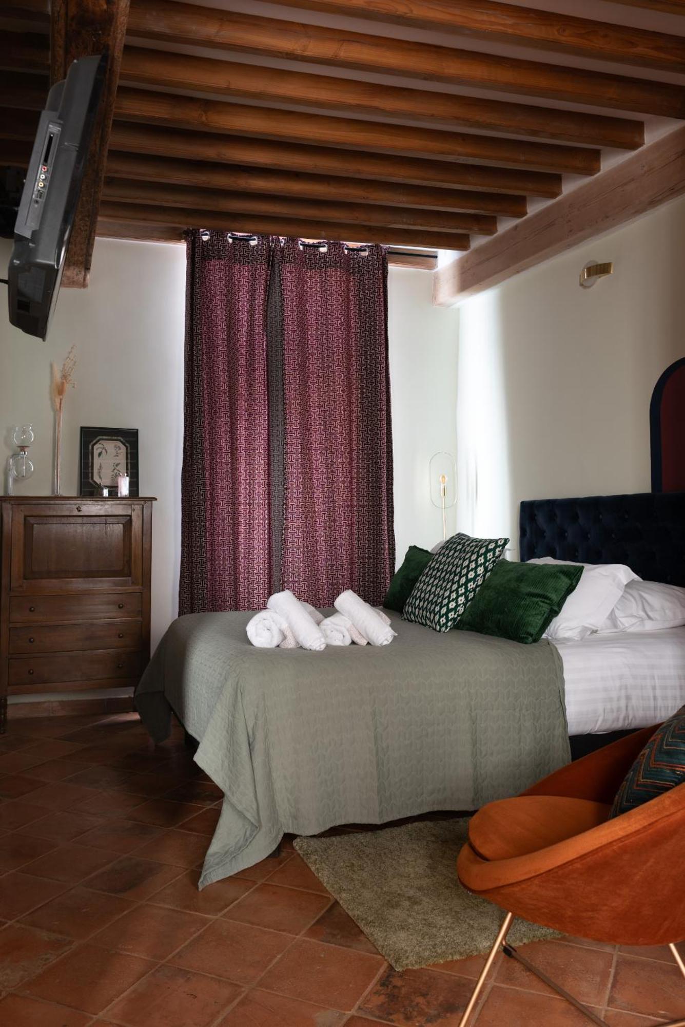 La Maison D'En Bas Des Seigneurs Cucuron Camera foto