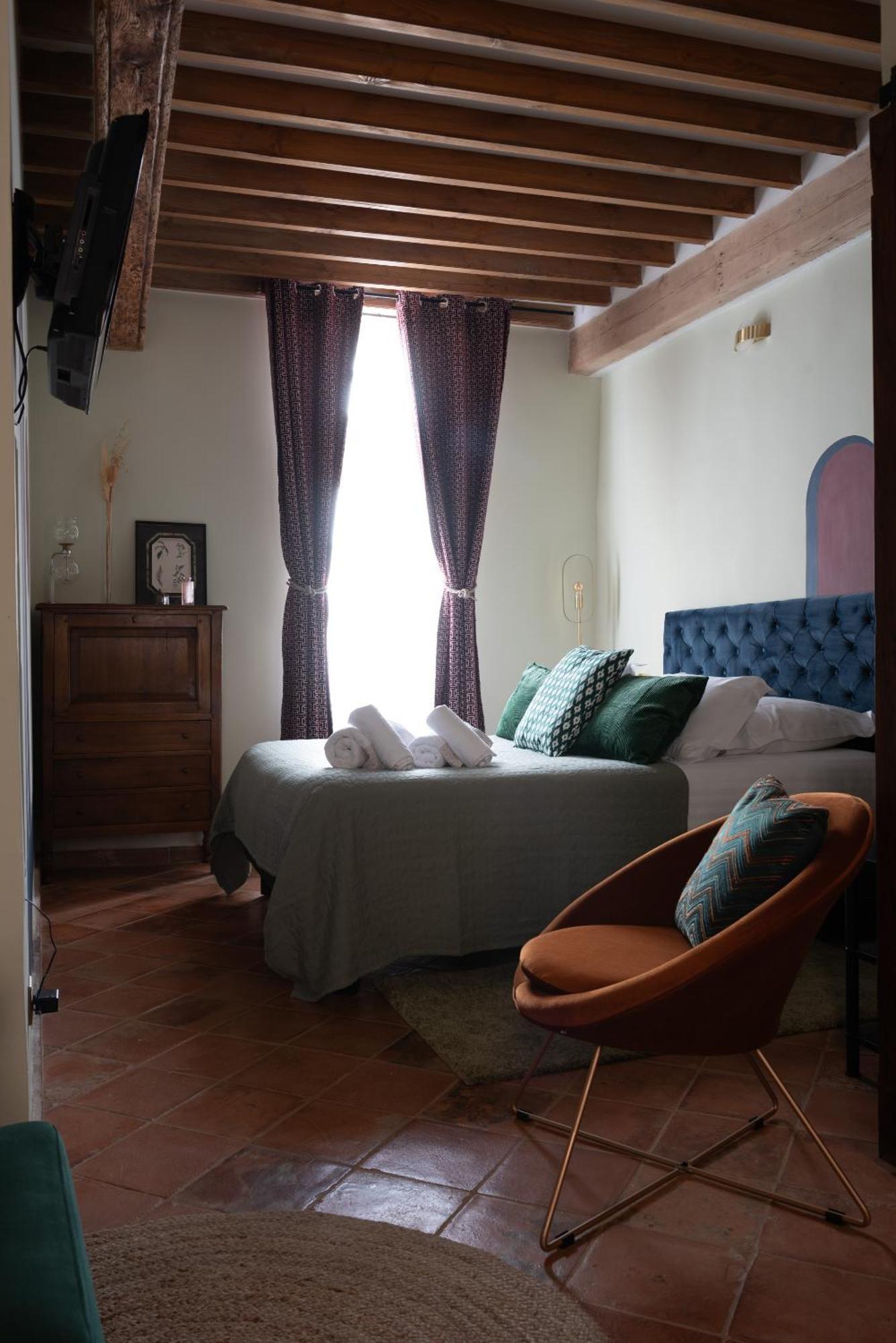 La Maison D'En Bas Des Seigneurs Cucuron Camera foto